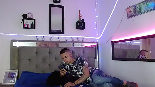 parejacaliente20154 online show from February 20, 2025, 12:04 pm