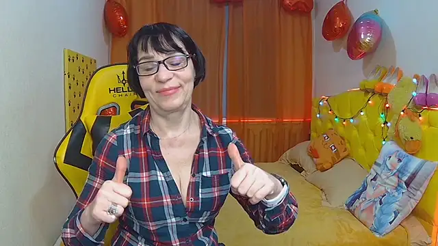 Snapshot of SandraHormas chatting on March 10, 2025, 11:10 am SandraHormas online show from March 10, 2025, 11:10 am