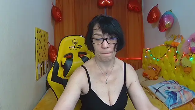 Snapshot of SandraHormas chatting on March 23, 2025, 8:04 am SandraHormas online show from March 23, 2025, 8:04 am