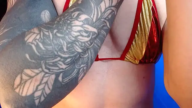 Snapshot of dannafitness chatting on October 28, 2025, 2:31 pm dannafitness online show from October 28, 2025, 2:31 pm