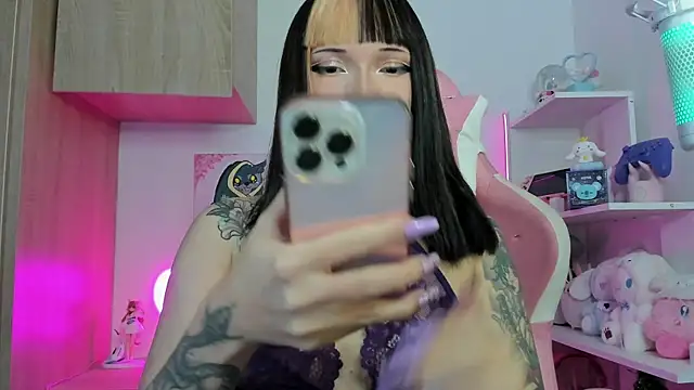 Snapshot of Artic_love chatting on November 13, 2025, 4:11 am Artic love online show from November 13, 2025, 4:11 am