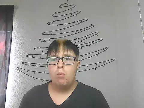 Snapshot of bisexualboy05 chatting on November 21, 2025, 8:35 am bisexualboy05 online show from November 21, 2025, 8:35 am