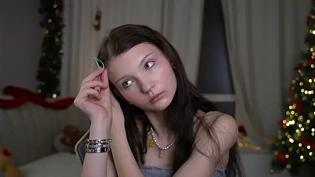 Snapshot of CindyGarrison chatting on December 18, 2025, 11:44 pm CindyGarrison online show from December 18, 2025, 11:44 pm