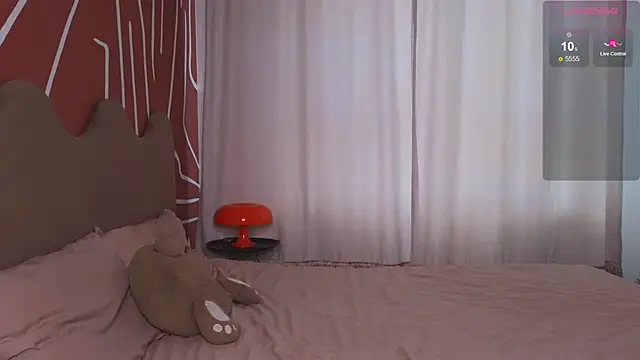 EvaCroan online show from November 7, 2025, 7:41 am