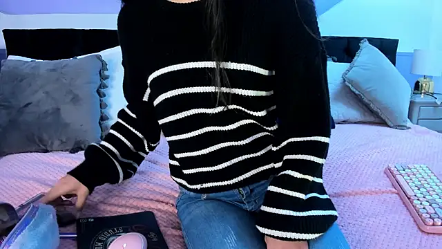 Julieta Cortes   online show from February 22, 2025, 11:46 am