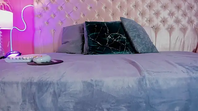 Snapshot of Julieta_Cortes__ chatting on December 22, 2025, 12:02 pm Julieta Cortes online show from December 22, 2025, 12:02 pm