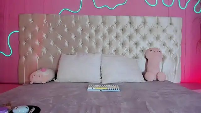 Snapshot of Julieta_Cortes__ chatting on February 3, 2026, 12:10 pm Julieta Cortes online show from February 3, 2026, 12:10 pm