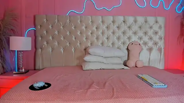 Snapshot of Julieta_Cortes__ chatting on February 16, 2026, 12:12 pm Julieta Cortes online show from February 16, 2026, 12:12 pm