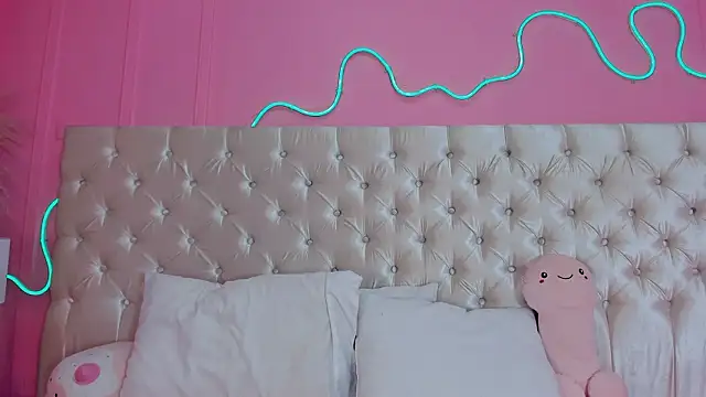 Snapshot of Julieta_Cortes__ chatting on February 23, 2026, 12:02 pm Julieta Cortes online show from February 23, 2026, 12:02 pm