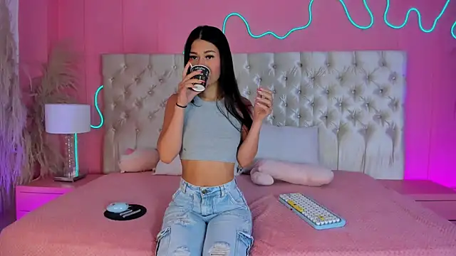 Snapshot of Julieta_Cortes__ chatting on February 25, 2026, 12:04 pm Julieta Cortes online show from February 25, 2026, 12:04 pm