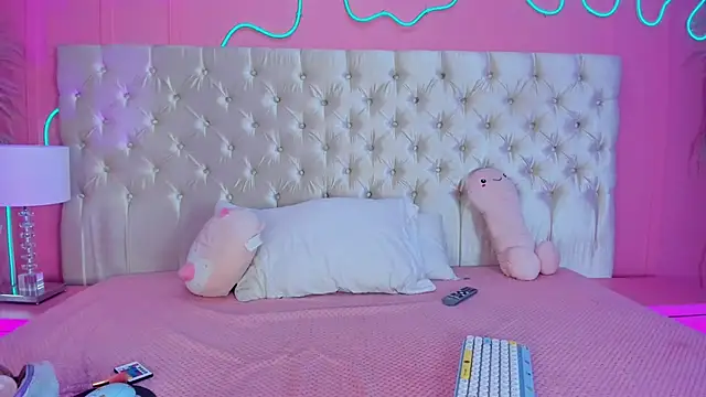 Snapshot of Julieta_Cortes__ chatting on February 28, 2026, 1:56 pm Julieta Cortes online show from February 28, 2026, 1:56 pm