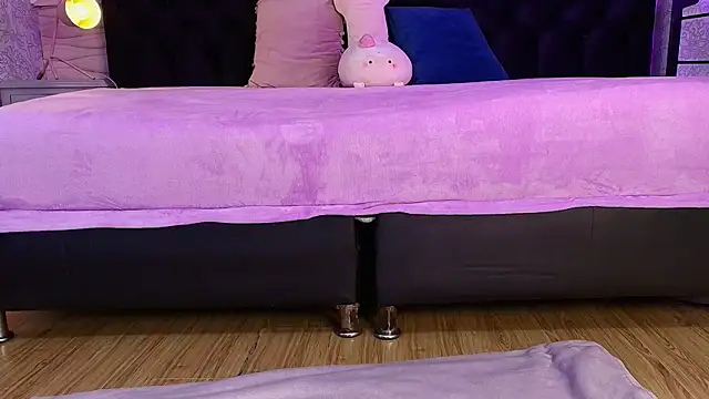 Julieta Cortes   online show from April 7, 2026, 12:05 pm