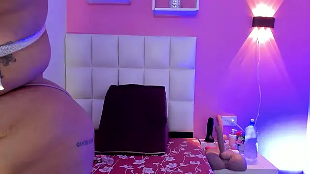 Alanna hot3 online show from October 24, 2025, 7:43 pm