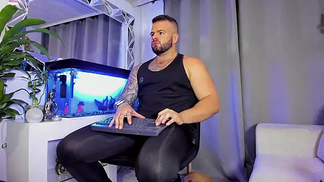 Snapshot of Johnnygrayson1 chatting on January 3, 2025, 12:22 am Johnnygrayson1 online show from January 3, 2025, 12:22 am