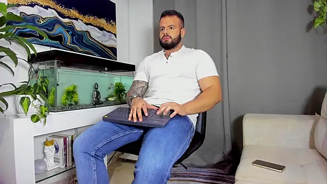 Snapshot of Johnnygrayson1 chatting on January 24, 2025, 11:23 pm Johnnygrayson1 online show from January 24, 2025, 11:23 pm