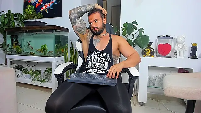 Snapshot of Johnnygrayson1 chatting on October 7, 2025, 11:35 pm Johnnygrayson1 online show from October 7, 2025, 11:35 pm