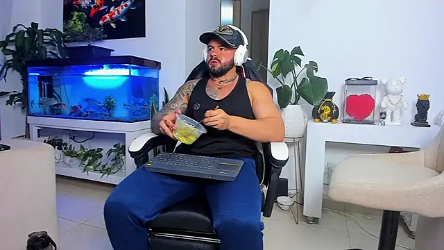 Snapshot of Johnnygrayson1 chatting on October 9, 2025, 12:30 am Johnnygrayson1 online show from October 9, 2025, 12:30 am