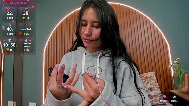 NayeCloud online show from October 29, 2025, 3:31 am