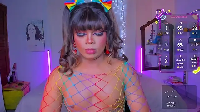 CuteRomi online show from November 19, 2025, 4:56 am