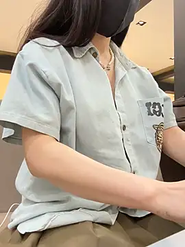 Snapshot of Yuniezy chatting on December 15, 2024, 12:28 pm Yuniezy online show from December 15, 2024, 12:28 pm