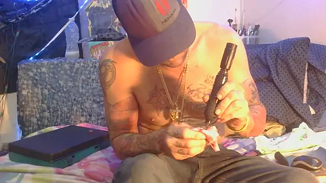 TheOneYouLove69 online show from November 17, 2025, 7:14 am