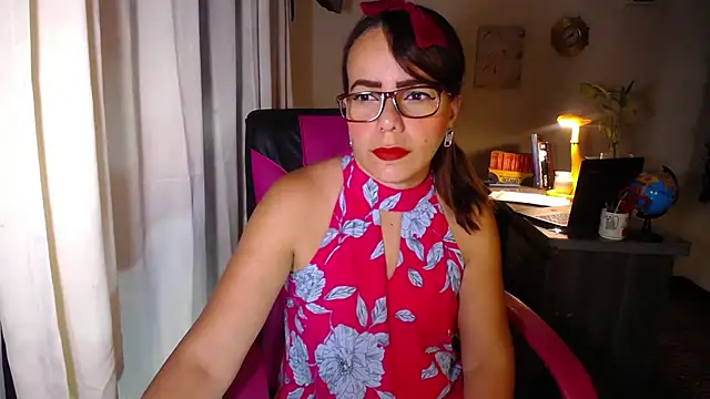 Snapshot of danielle_rose_1 chatting on April 20, 2026, 2:20 pm danielle rose 1 online show from April 20, 2026, 2:20 pm