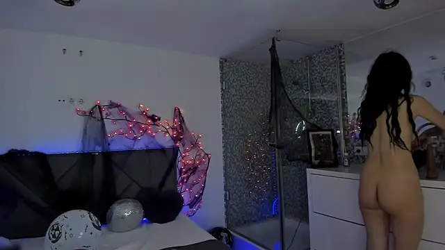 CassieEvans online show from October 27, 2025, 6:39 am