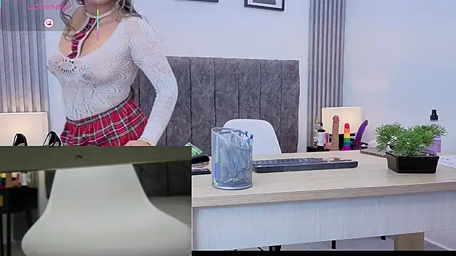 Ema Stone65 online show from December 3, 2025, 10:08 pm