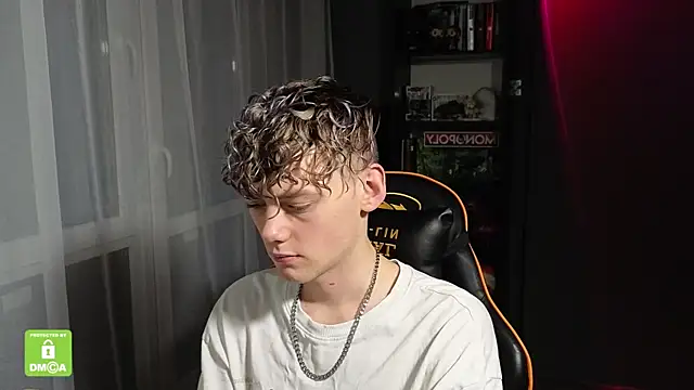 Keytaro online show from November 6, 2025, 3:24 pm