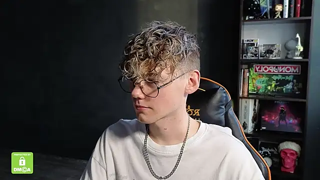 Keytaro online show from November 20, 2025, 1:11 pm