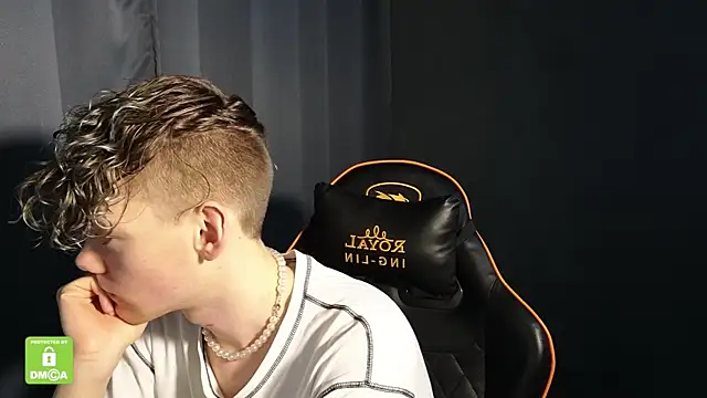 Snapshot of Keytaro chatting on January 11, 2026, 12:04 am Keytaro online show from January 11, 2026, 12:04 am