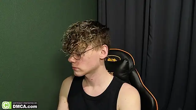 Snapshot of Keytaro chatting on February 15, 2026, 3:20 pm Keytaro online show from February 15, 2026, 3:20 pm