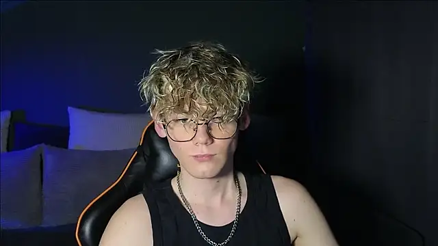 Keytaro online show from March 20, 2026, 11:31 pm