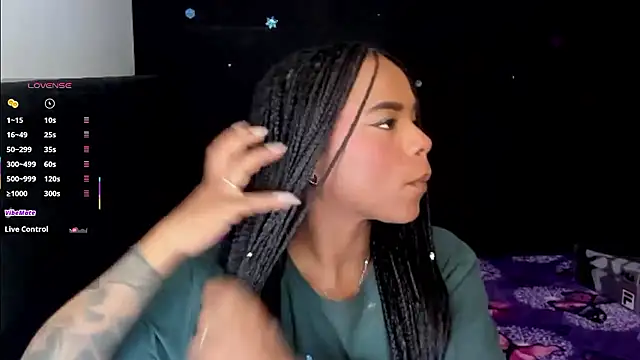 Snapshot of Marce_22 chatting on January 13, 2026, 11:43 pm Marce 22 online show from January 13, 2026, 11:43 pm