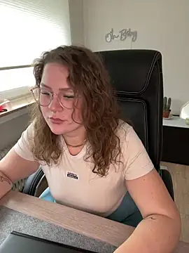 Snapshot of Fancy-Francy chatting on January 17, 2025, 1:35 pm Fancy-Francy online show from January 17, 2025, 1:35 pm