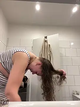 Snapshot of Fancy-Francy chatting on February 13, 2025, 8:06 am Fancy-Francy online show from February 13, 2025, 8:06 am