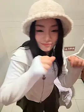 Snapshot of Asia-Melody chatting on February 13, 2025, 12:32 pm Asia-Melody online show from February 13, 2025, 12:32 pm