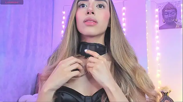 StormiRusso online show from November 23, 2025, 2:22 am