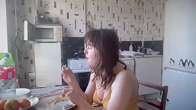 Diamond Tyler online show from April 15, 2026, 4:41 am