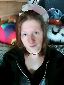 Eluradess online show from October 21, 2025, 3:35 pm
