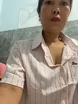 Linaannn online show from November 2, 2025, 9:39 pm