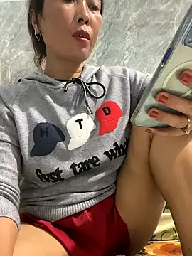 Linaannn online show from November 24, 2025, 11:54 am