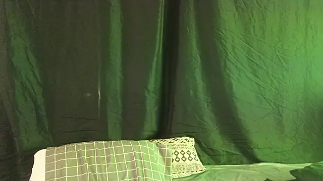 Snapshot of april_show_her chatting on May 9, 2026, 1:33 am april show her online show from May 9, 2026, 1:33 am