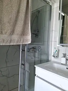 EileX official online show from April 10, 2026, 6:18 am