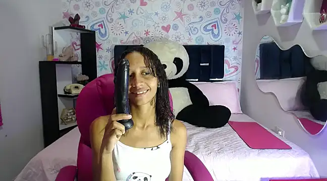 EMMA SWEETT1 online show from January 19, 2025, 12:28 pm