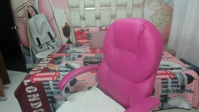 EMMA SWEETT1 online show from February 12, 2025, 12:22 pm