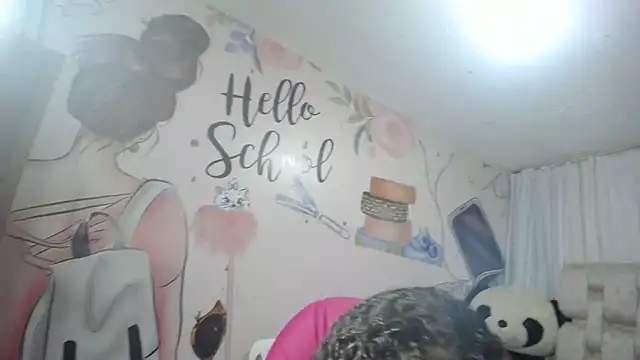 EMMA SWEETT1 online show from September 29, 2025, 12:32 pm