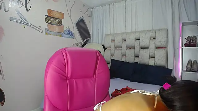 EMMA SWEETT1 online show from October 6, 2025, 12:46 pm