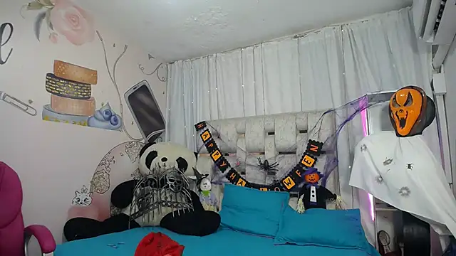 EMMA SWEETT1 online show from November 3, 2025, 12:39 pm