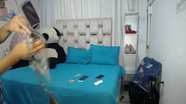 EMMA SWEETT1 online show from November 13, 2025, 6:40 pm